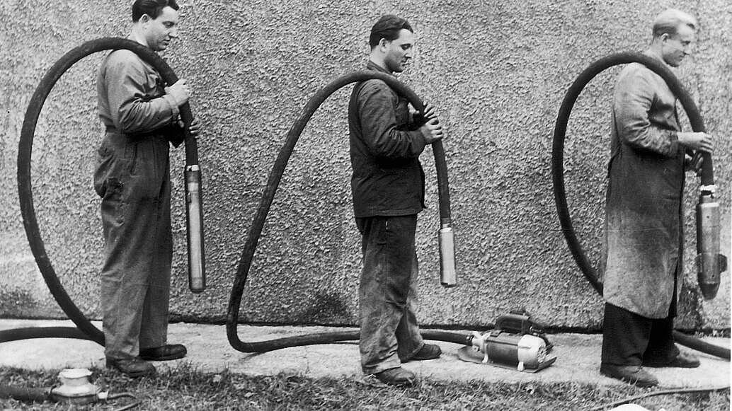 威克诺森首台插入式振动器的历史照片。